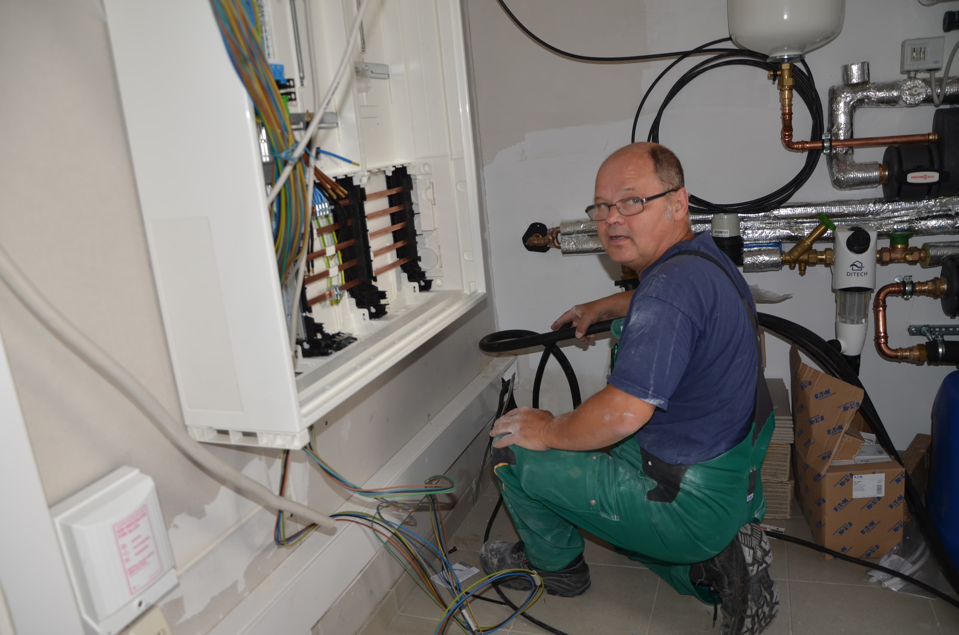 Hintergrundbild für Elektroinstallation